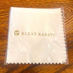 Brand new KLEAN KARATS glasses cleaning pad